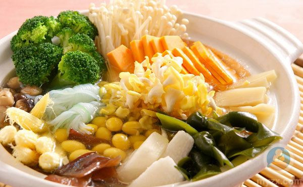 Mất cân bằng vitamin: Tuy ăn chay có lợi cho sức khỏe nhưng cũng có thể khiến cơ thể thiếu hụt, mất cân bằng vitamin đặc biệt là vitamin B12.