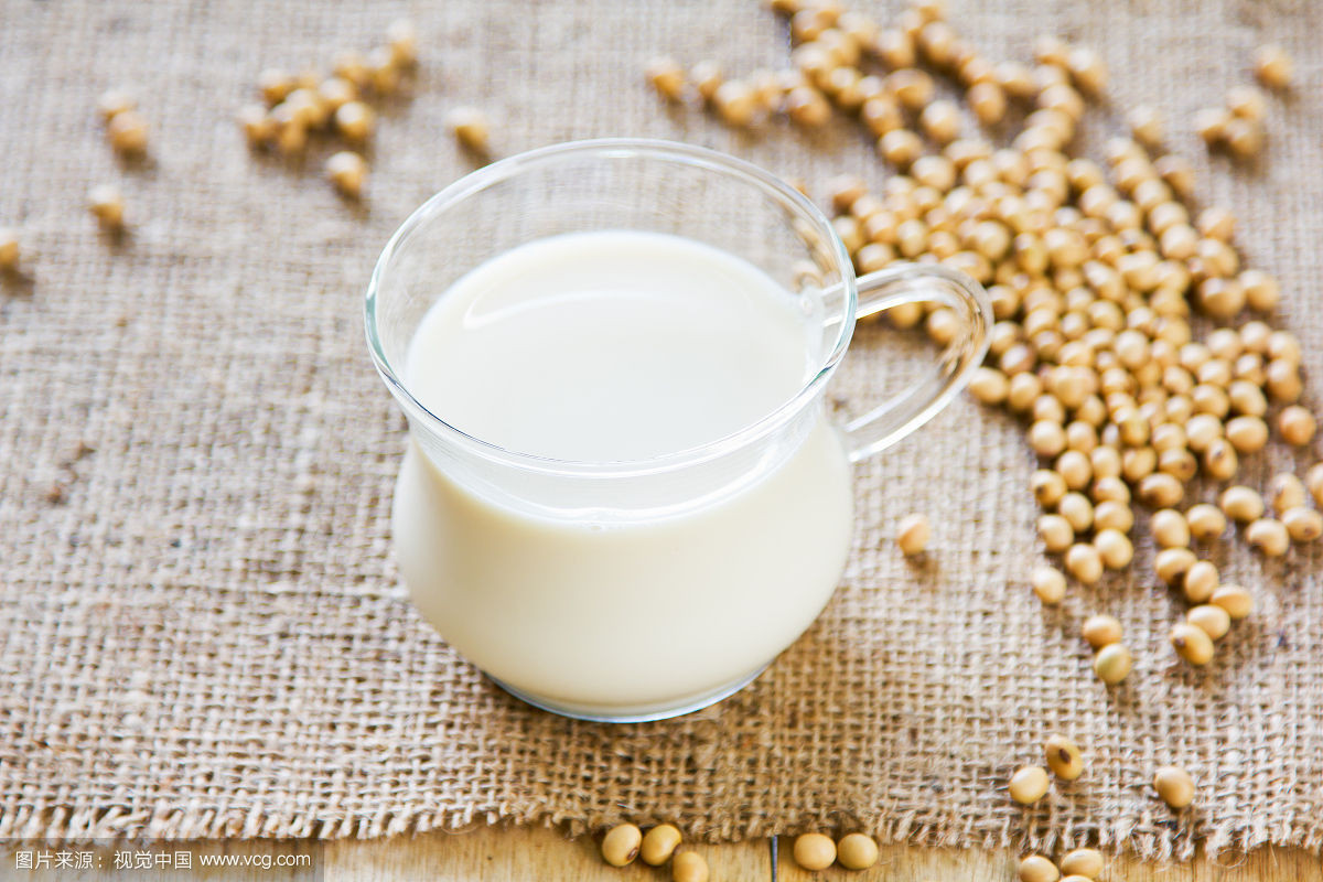 Nhưng khi kết hợp hai thực phẩm này lại tạo ra hương vị thơm ngon, đặc biệt mùi tanh sẽ biến mất. Mùi thơm ngậy của canh rất thích hợp với khẩu vị của bé.