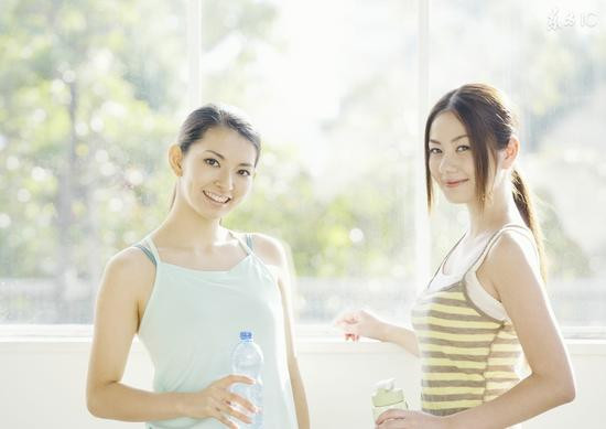 Không nên ngồi quá lâu: Việc ngồi lâu sẽ gây hại đến sức khỏe, đặc biệt là sau khi ăn no, sẽ làm ảnh hưởng đến tiêu hóa, khí huyết lưu thông kém, phần thân dưới dễ béo phì.