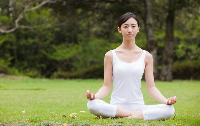 Ngồi thiền chính là phương pháp đơn giản nhưng mang lại vô vàn lợi ích cho sức khỏe.