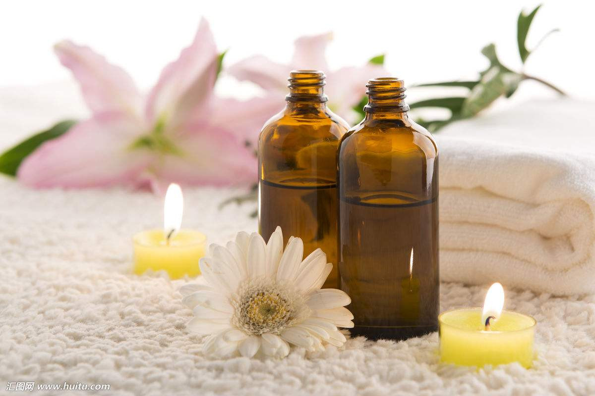 Cách dùng: Dùng 1-2 giọt tinh dầu bạch đàn nhỏ vào mu bàn tay sau đó hít sâu. Hàng ngày, ngày 3 lần dùng tinh dầu bạch đàn mát xa gan bàn chân bàn tay.