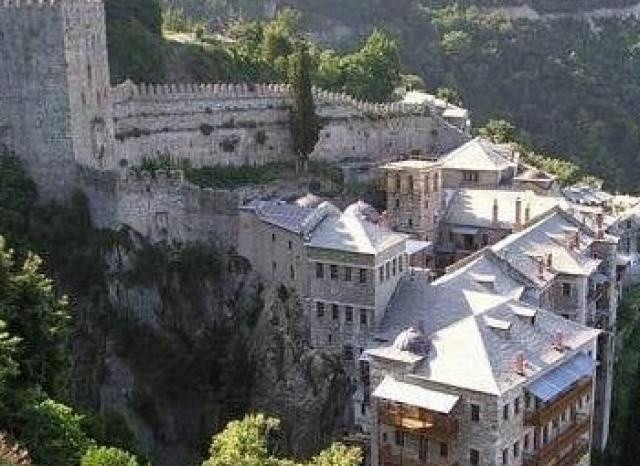 Phần lớn các công trình ở đây là các tu viện. Ảnh: Sina.