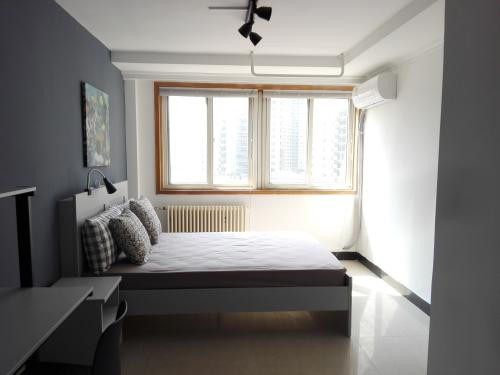 Vì thế không chỉ có chuyển nhà, khi tiến hành sửa chữa hay trang trí lại căn nhà mới bạn cũng phải chọn ngày giờ hoàng đạo phù hợp với bản mệnh của mình.