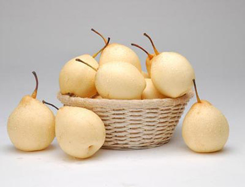 Ăn lê có tác dụng giải khát, ngừa ho, long đờm, giải nhiệt, hạ hỏa, dưỡng máu, nhuận phổi, thích hợp với những người cơ địa nóng trong và bệnh nhân bị sỏi thận.