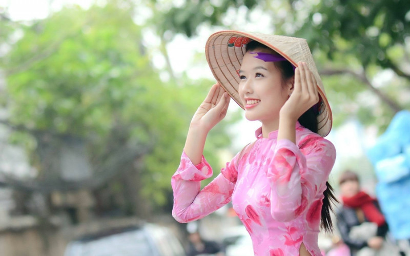 Cẩn thận bức xạ: Do tính chất công việc nên phụ nữ thường xuyên phải tiếp xúc nhiều với máy tính, điện thoại. Nguy cơ nhiễm bức xạ là rất cao, trong thời gian dài sẽ tích tụ và ảnh hưởng đến làn da, tinh thần.