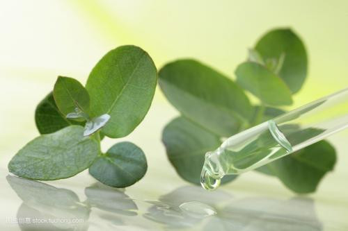 Lưu ý: Sau khi xông tinh dầu 1 tiếng mới được ra ngoài nếu không niêm mạc mũi vừa gặp nóng nở ra, gặp phải khí lạnh và vi sinh vật có hại ở ngoài sẽ càng khiến bệnh viêm xoang nặng hơn.