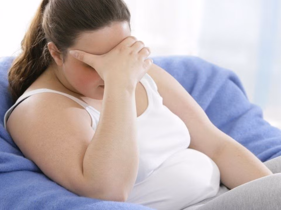 Những người thận hư yếu, khả năng bài tiết sẽ yếu, khả năng bài tiết hooc môn ở vỏ thượng thận sẽ giảm sút, gây nên mất cân bằng trong tỷ lệ trao đổi chất cơ bản, điều này tạo nên sự thiếu hụt calo trong cơ thể dẫn đến tăng cân béo phì. 