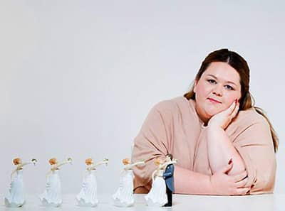 Thận hư còn khiến bạn lão hóa sớm, hay mất ngủ, ăn không ngon miệng, đau xương khớp, giảm thị lực, thích lực, thường xuyên mệt mỏi, và có thể rụng tóc, rụng răng sớm hơn.