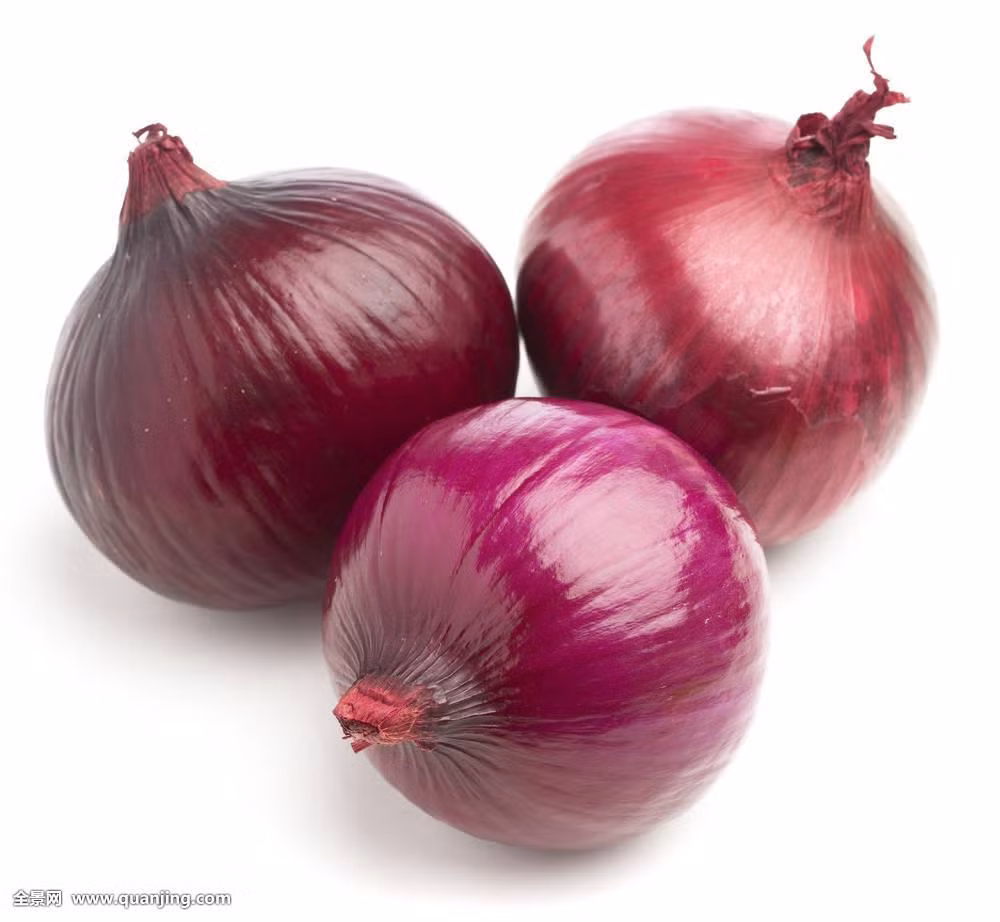 Hành tây ngâm giấm: Lột vỏ rửa sạch, cho vào lò vi sóng bắn trong khoảng 2-3 phút. Để hành nguội hẳn, cho vào hộp thủy tinh đổ ngập giấm gạo nguyên chất rồi đậy thật kín cho vào tủ lạnh 1 đêm, dùng hạ đường huyết.