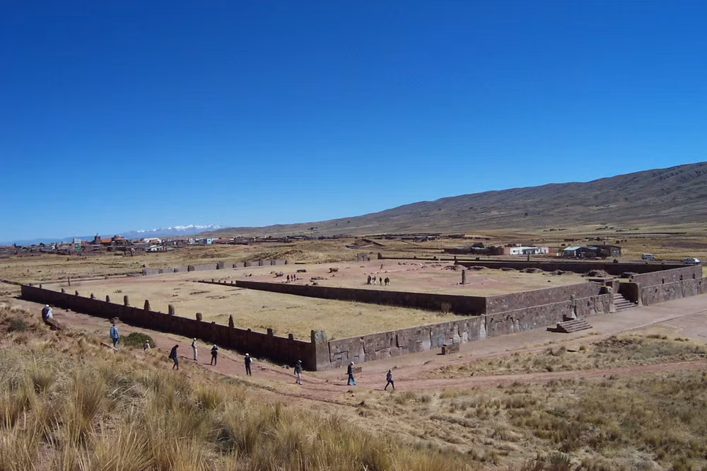 Nằm ở phía Đông Nam của hồ Titicaca thuộc miền Tây La Paz tại Bolivia, Tiwanaku là tàn tích một nền văn minh bí ẩn cổ xưa bậc nhất của lục địa châu Mỹ.