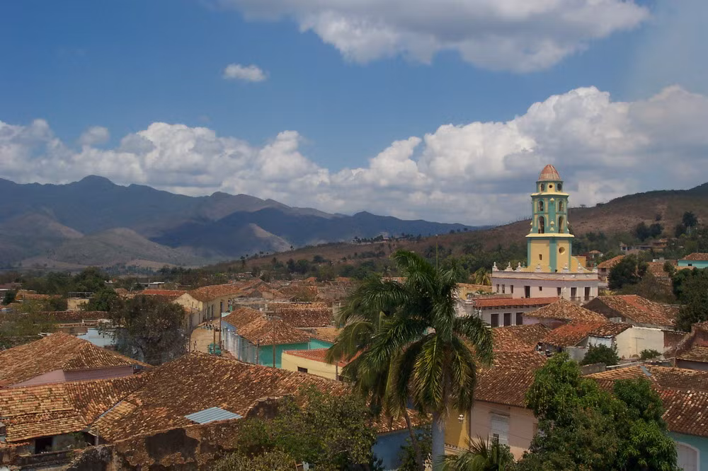 Thung lũng mía đường Sugar Mill ở tỉnh Trinidad, Cuba là trung tâm sản xuất mía đường lớn nhất thế giới thế kỷ 18 - 19. Nơi đây vẫn còn lưu giữ những căn nhà kiến trúc thuộc địa nhiều màu, những con đường rải sỏi nhẵn bóng, những quảng trường xinh xắn, những nhà thờ nhỏ cổ kính... Thung lũng Sugar Mill được UNESCO công nhận là Di sản văn hóa thế giới năm 1988.