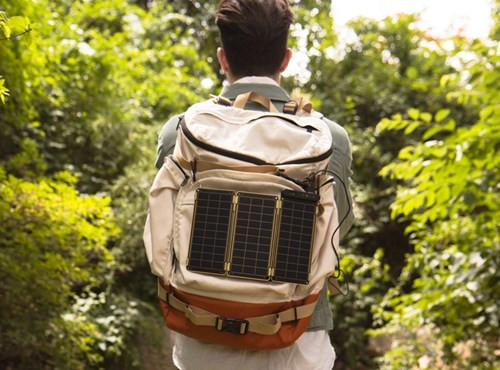 Solar Paper còn hỗ trợ tính năng Auto-reset cho phép người dùng không cần phải tự động tháo cáp sạc từ phụ kiện này khỏi những thiết bị cần sạc khi Solar Paper bị che khuất ánh sáng mặt trời để tiếp tục quá trình sạc khi có nắng trở lại. Nói một cách đơn giản là Solar Paper sẽ tự động cấp nguồn điện trở lại cho thiết bị cần sạc ngay khi đủ năng lượng.