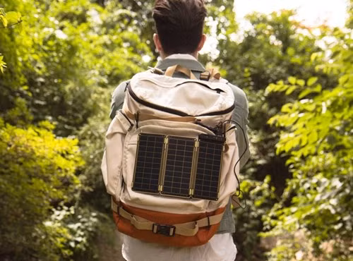 Solar Paper còn hỗ trợ tính năng Auto-reset cho phép người dùng không cần phải tự động tháo cáp sạc từ phụ kiện này khỏi những thiết bị cần sạc khi Solar Paper bị che khuất ánh sáng mặt trời để tiếp tục quá trình sạc khi có nắng trở lại. Nói một cách đơn giản là Solar Paper sẽ tự động cấp nguồn điện trở lại cho thiết bị cần sạc ngay khi đủ năng lượng.