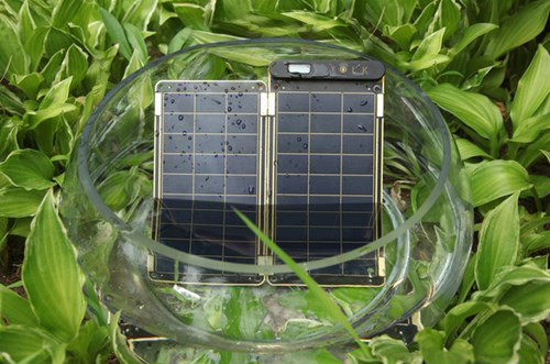 Hiện tại, Solar Paper có các tùy chọn mức công suất là 2,5W, 5W, 7,5W và 10W. Khi trời nắng, Solar Paper có thể sạc đầy pin một chiếc iPhone 6 trong khoảng hơn 2 giờ. Tốc độ sạc này được biết “ngang ngửa” với những bộ sạc dùng nguồn điện AC.