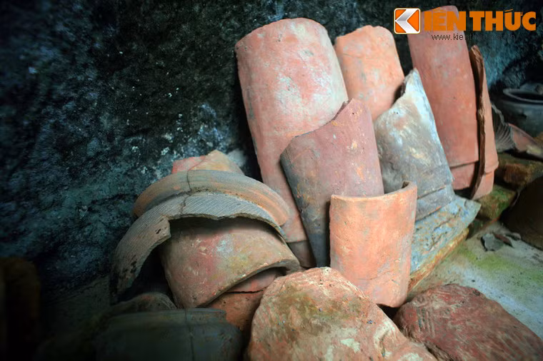 Gạch, ngói ống thời Đinh.