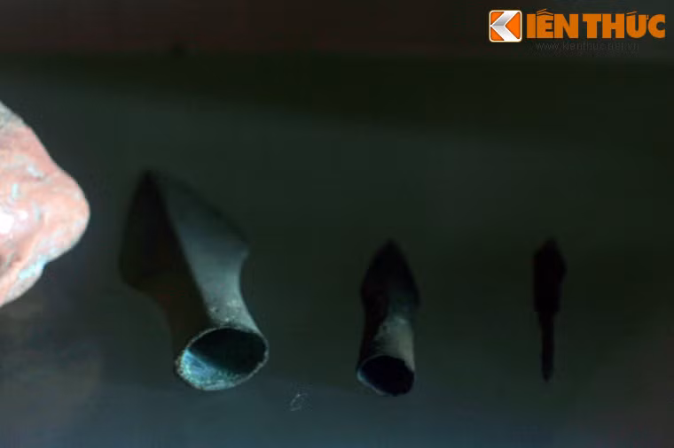 Các mũi tên, mũi giáo đồng quân đội nhà Đinh từng sử dụng.