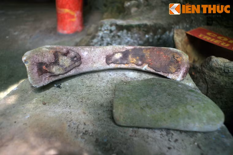 Đá mài gươm đao binh lính nhà Đinh từng sử dụng.