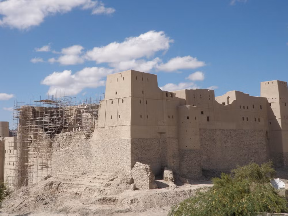 Trong thập niên 1990, chính phủ Oman đã chi hàng triệu USD để phục hổi pháo đài về nguyên trạng.