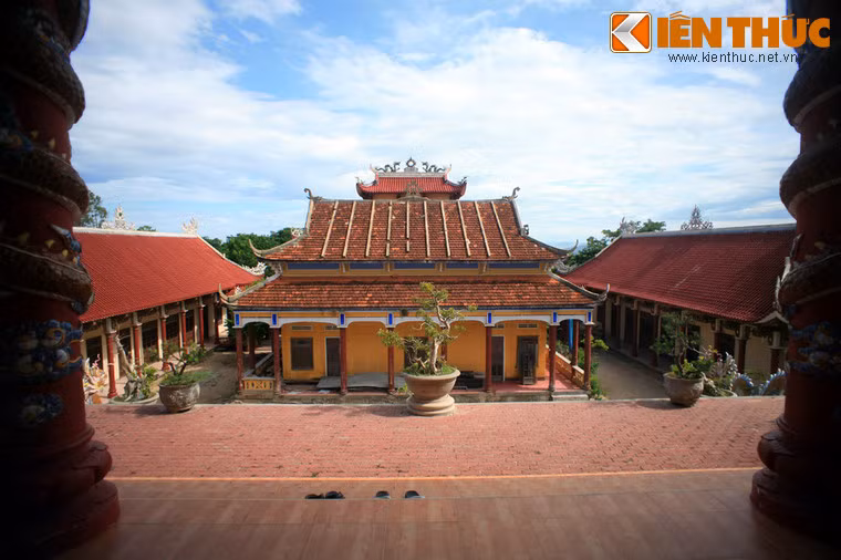 Năm 2004, một ngôi chùa mới khang trang đã được xây dựng trên vị trí của chùa Linh Phong ngày xưa.