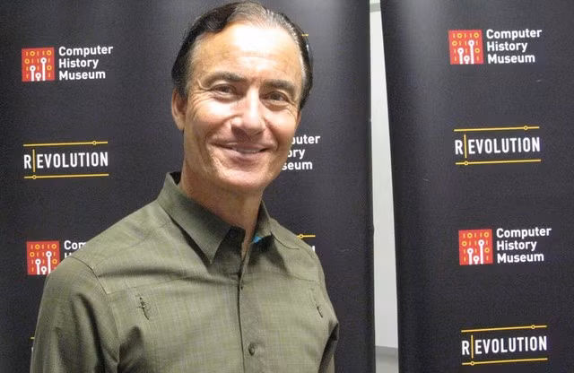 Trip Hawkins là giám đốc bộ phần chiến lược và marketing của Apple từ năm 1978 – 1982 và là một trong những nhân viên đầu tiên của Apple. Ông nghỉ việc để tự thành lập một công ty chuyên sản xuất video game vô cùng thành công có tên gọi Electronic Arts (EA Games) với số vốn ban đầu 200.000 USD từ cổ phiếu của Apple.