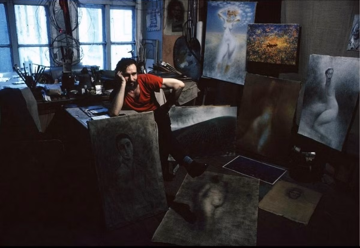 Trong nhà của họa sĩ Vasiliy Sitnikov ở Moscow.