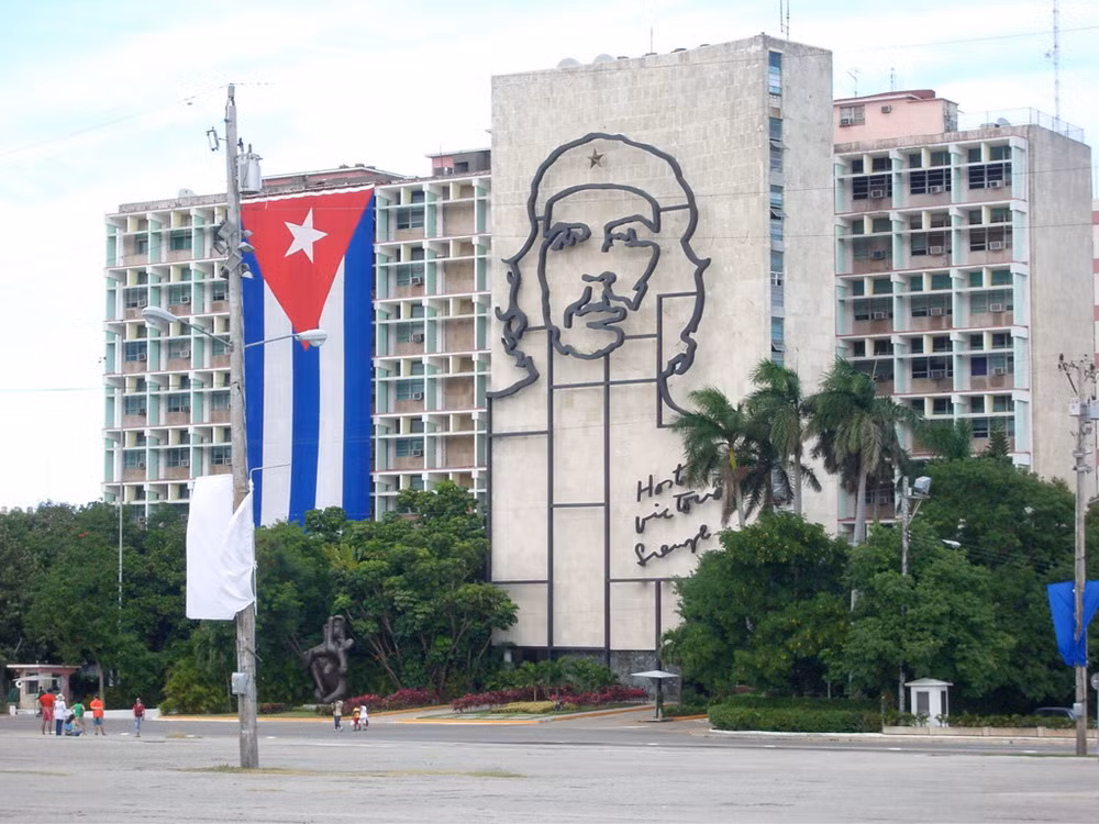 Quảng trường Cách mạng Cuba ở Havana là một trong những quảng trường thành phố lớn nhất trên thế giới. Đây cũng là một địa danh mang tính biểu tượng, nơi diễn ra những sự kiện trọng thể của chính quyền cách mạng Cuba.