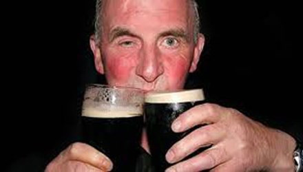 Nguoi do mat khi uong ruou de bi dot quy