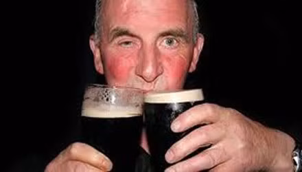 Người đỏ mặt khi uống rượu dễ bị đột quỵ Nguoi do mat khi uong ruou de bi dot quy