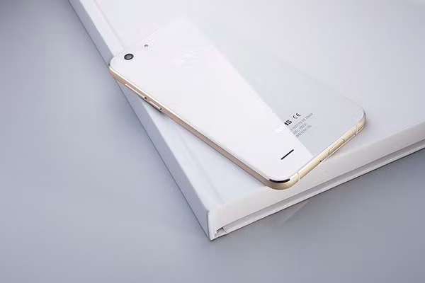 Cấu hình trên HERO X đặc biệt mạnh mẽ so với nhiều smartphone khác cùng phân khúc, sở hữu vi xử lý 8 nhân 1,4 GHz, bộ nhớ RAM được nâng cấp lên 2GB, hiếm hoi trong phân khúc dưới 4 triệu. Cùng bộ đôi camera có độ phân giải ấn tượng 13MPx – 5MPx, máy còn kèm theo những kết nối hiện đại như Hotknot giúp chuyển dữ liệu nhanh chóng, HDMI không dây, OTG, Bluetooth 4.0.