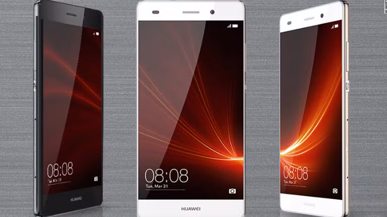  Huawei. Thương hiệu smartphone Trung Quốc này luôn có tham vọng gia nhập thị trường Hoa Kỳ và thậm chí còn thay đổi cái tên vốn khá khó đọc của mình thành một cái tên dễ phát âm hơn là “FutureWei” để dành riêng cho đất Mỹ. Nhưng việc đó cũng không giúp ích được bao nhiêu. Tuy nhiên, tham vọng của Huawei vẫn còn. Theo phát ngôn viên của Huawei, ông Bill Plummer, nhà sản xuất smartphone đứng thứ 4 thế giới lên đang kế hoạch tung ra hai chiếc smartphone dành riêng cho các nhà mạng Mỹ trong năm nay.