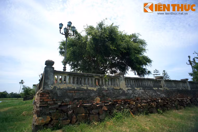 Đáng tiếc rằng ngày nay cảnh quan của hồ Tịnh Tâm đã biến dạng hoàn toàn so với thuở xưa. Phần lớn các công trình quan trọng của hồ đều đã không còn.