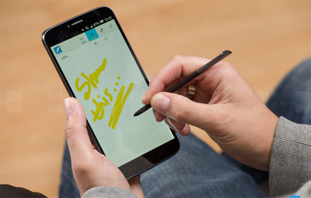  6. Alcatel OneTouch Hero 2. Smartphone cuối cùng trong danh sách là Alcatel OneTouch Hero 2. Dù được đánh giá không cao (6.5/10 điểm), song đây vẫn là một mẫu smartphone kèm bút cảm ứng vừa túi tiền dành cho người dùng. Hero 2 sở hữu màn hình khổng lồ 6-inch với độ phân giải 1080 x 1920p, chạy vi xử lý 8 lõi MediaTek MT6592, RAM 2GB, camera 13.1 MP và pin 3100 mAh.