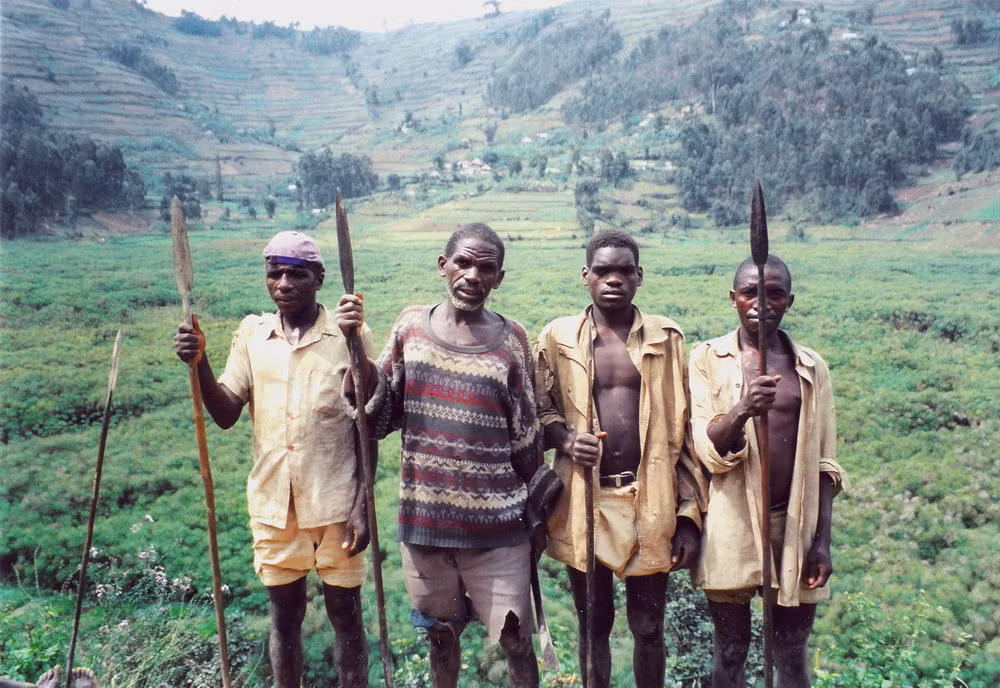 Những người "to con" của bộ lạc thổ dân Pygmy cũng không cao tới 1m4, cân nặng không quá 50 kg.