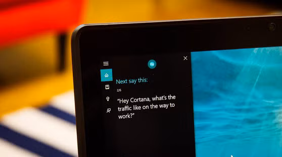  4. Khiến Cortana chỉ lắng nghe mình bạn. Vấn đề duy nhất với câu “Hey, Cortana” đó là bất cứ ai cũng có thể hô lên câu thần chú đó và lập tức trợ lý ảo của bạn sẽ xuất hiện. Để khiến Cortana chỉ lắng nghe mình bạn, hãy vào phần thiết lập của Cortana, bên dưới phần Respond best, chọn Just me. Bạn và Cortana sẽ trải qua một bài tập nhỏ để Cortana học cách nhận ra giọng nói của bạn.