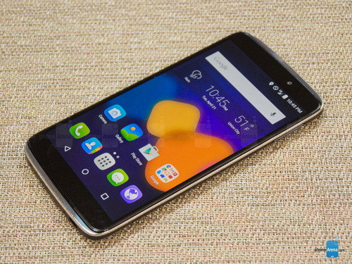  Alcatel OneTouch idol 3. Alcatel OneTouch idol 3 là mẫu điện thoại thông minh mới được ra mắt vào cuối tháng 4 năm nay. Sản phẩm siêu “hot” này sở hữu màn hình kích thước 5,5-inch, hiển thị 1080p, đem lại hình ảnh tươi sáng và sống động. Về thông số kỹ thuật, One Touch idol 3 được ưu ái tích hợp bộ xử lý Qualcomm Snapdragon 615 chipset và RAM 2GB, có khả năng mở rộng dung lượng lưu trữ lên đến 16GB với thẻ microSD, camera sau 13MP, camera trước sở hữu cảm biến 8MP và pin thời lượng 2910 mAh. Tại thị trường Mỹ, thiết bị có giá khá hấp dẫn – 249,99 USD (tương đương 5,43 triệu đồng).