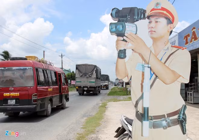 Nhiều tài xế không khỏi giật mình khi thấy bóng dáng CSGT, nhưng đây chỉ là CSGT mô hình được Công an quận Thốt Nốt, Cần Thơ triển khai thí điểm hai tháng nay.