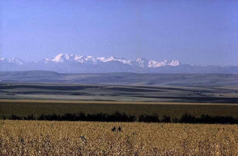 Khung cảnh dưới chân dãy núi Caucasus.