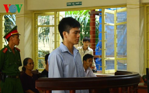 Ai da dua ban thu toi cua ong Chan cho ba Ha?