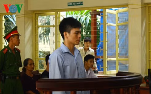 Ai da dua ban thu toi cua ong Chan cho ba Ha?