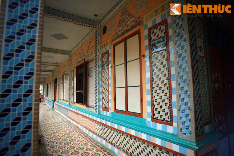 Trong thời gian chiến tranh, chùa đã bị hư hại nặng. Đến năm 1969, chùa được xây dựng lại theo kiến trúc như ngày nay, gồm: Chính điện, sala, tháp bảo, nơi để sách kinh… theo kiến trúc truyền thống của chùa Khmer.