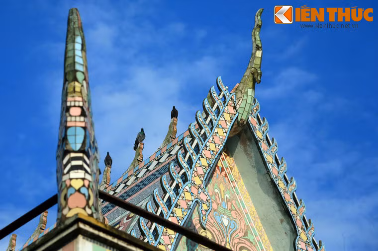 Năm 1815, chùa được dựng nên bằng cây lá như hầu hết những ngôi chùa Khmer khác trong khu vực Tây Nam Bộ của Việt Nam.