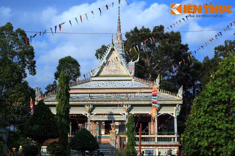 Ngày nay, chùa nằm trong một khuôn viên rộng lớn với nhiều cây xanh.