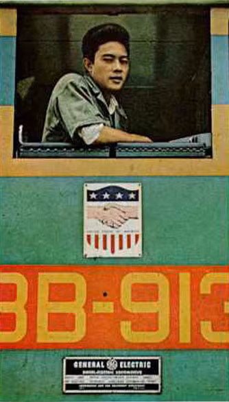 Người lính VNCH bên cửa số một toa tàu do Mỹ viện trợ.