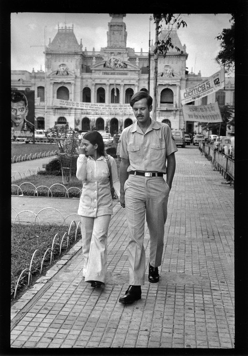 Vườn hoa trước Tòa Đô chính, đường Nguyễn Huệ.