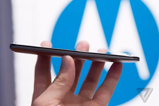 Moto X Style sở hữu cấu hình mạnh với chip xử lý Qualcomm Snapdragon 808, RAM 3 GB, camera sau 21 megapixel, đèn flash kép.
