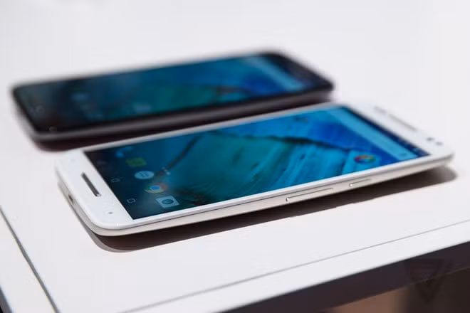 Tuy nhiên, máy vẫn có đầy đủ các tính năng làm nên thương hiệu của dòng Moto X như Moto Voice, Moto Moto Assist, Moto Display và Moto Actions.