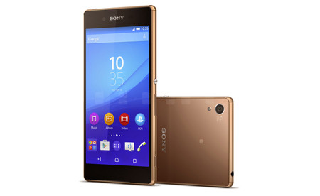  9. Sony Xperia Z3+ - Công bố: 26/5/2015. Ngoại hình của Z3+ gần như giống hệt với Z3, cũng vẫn là màn hình 5.2 inch với độ phân giải 1080 x 1920p, thiết kế phẳng với chất liệu kính quen thuộc, camera chính vẫn là 20,7 MP và vẫn chưa có bộ chống rung quang học. Tuy nhiên, bên trong, Sony đã làm mới cấu hình khi bổ sung vi xử lý 64-bit Snapdragon 810, RAM 3GB. Camera phụ cũng đã được nâng cấp từ 2MP lên 5MP để chụp ảnh selfie đẹp hơn, dù pin đã bị giảm dung lượng từ 3100 mAh xuống còn 2900 mAh. Chính vì sự cắt giảm này mà Sony mới ép mỏng được Z3+ từ 7.3mm xuống còn 6.9mm.