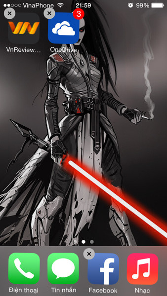  2. Xóa bỏ các ứng dụng không còn nhu cầu sử dụng. Hãy tỏ ra hoàn toàn thực tế với nhu cầu ứng dụng của mình và nhanh chóng xóa đi những ứng dụng có thể cần đến nhưng lại không bao giờ sử dụng. Nếu bạn đã lâu không chơi một tựa game nào đó, hãy xóa game này khỏi iPhone/iPad của mình. Sau khi thử nghiệm các ứng dụng mới và không cảm thấy hứng thú, đừng để cho các ứng dụng này tiêu tốn bộ nhớ quý giá của mình. Để xóa ứng dụng, bạn chỉ cần giữ tay trên màn hình cho đến khi biểu tượng X xuất hiện rồi chạm vào biểu tượng này để xóa.