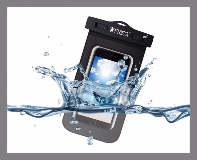  Túi chống nước cho điện thoại. Khi đã quyết định đi biển mùa hè này, nếu thiếu chiếc túi đựng điện thoại để chụp ảnh dưới nước thì quả là một thiếu sót lớn. Trên thực tế, trào lưu túi chống nước này đã có từ năm ngoái nhưng trên thị trường hiện có quá nhiều mẫu mã túi xuất xứ từ Trung Quốc. Không ai đảm bảo những chiếc túi được bán tràn lan trên mạng này có thể bảo vệ tuyệt đối cho chiếc smartphone của bạn. Giờ chỉ với 7,99 USD trên Amazon là bạn đã có thể sắm cho mình chiếc túi chống nước FriEQ cực chắc chắn. Túi FriEQ được người tiêu dùng đánh giá rất cao và hỗ trợ hầu hết mọi loại điện thoại.