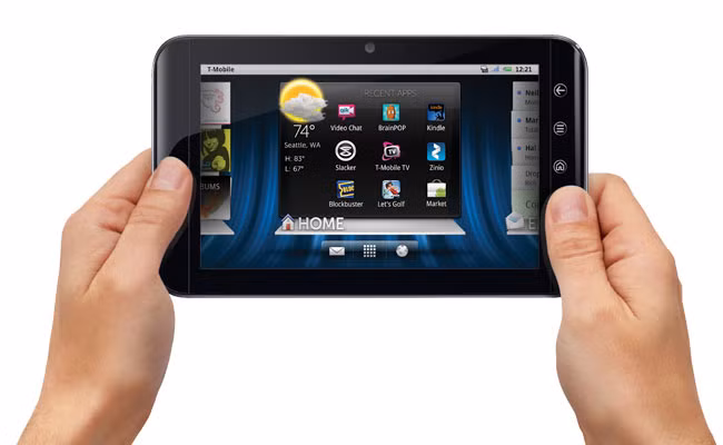  Dell Streak (2010). Năm 2010, chúng ta xem điện thoại 5 inch là kỳ dị. Dell Streak thách thức màn hình cỡ nhỏ bằng màn hình 5 inch cỡ lớn song thị trường chưa sẵn sàng cho đến khi Galaxy Note của Samsung xuất hiện. Đến từ một trong những nhà sản xuất máy tính hàng đầu thế giới, lẽ ra Streak có thể mở đầu cho dòng sản phẩm di động Dell thành công nhưng nhờ sự cồng kềnh, thiết kế nghèo nàn, nó trở thành một sự thất vọng.